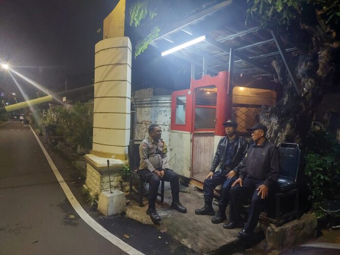 
					Jaga Kamtibmas Bersama, Polri Intensifkan Sambang Satkamling di Sumur Batu