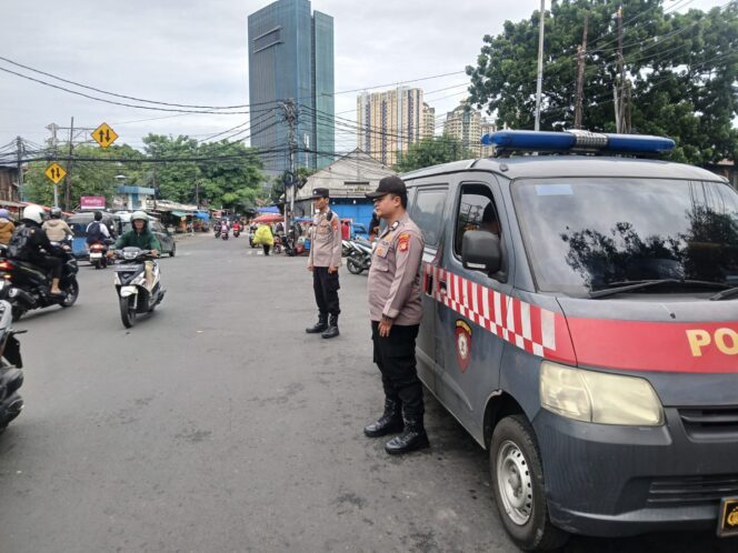 
					Polri Berikan Pelayanan Nyata, Pengaturan Lalin Sore Hari Berjalan Kondusif