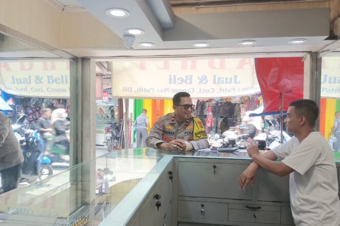 
					Pasar Gembrong Jadi Fokus Pengamanan, Polisi Turun Langsung Temui Pedagang