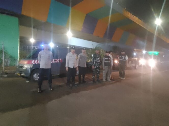 
					Patroli Malam Tiga Pilar Jaga Jakarta Kemayoran, Polsek Kemayoran Imbau Warga Jaga Kamtibmas