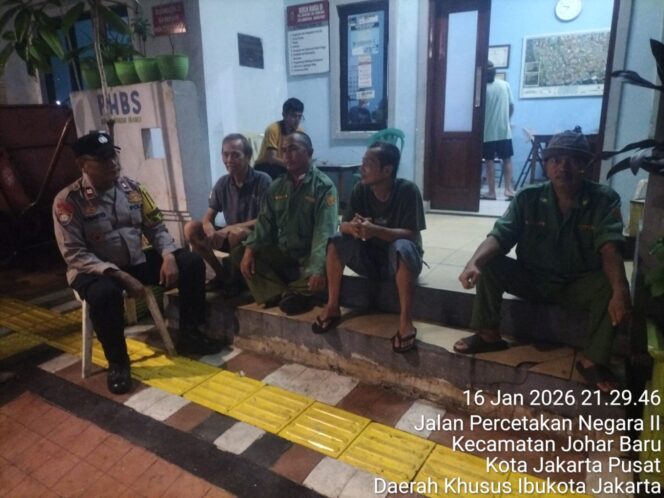 
					Hadir di Pos Kamling RW 06, Upaya Preventif Bhabinkamtibmas dan Warga Jaga Kamtibmas Johar Baru