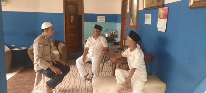 
					Bhabinkamtibmas Kebon Melati Laksanakan Sambang Kamtibmas di Masjid Daarul Iman Kebon Melati