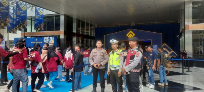 
					Personel Polri Berikan Pelayanan dan Amankan Deklarasi Partai Gema Bangsa di JICC Senayan