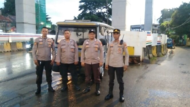 
					Kapolsubsektor Taman Suropati Pimpin Pengamanan Perbatasan Tambak–Manggarai, Cegah Tawuran Warga