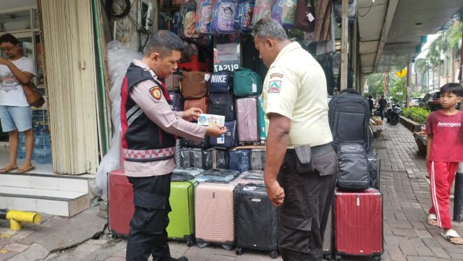 
					Unit Samapta Sosialisasi Barcode Laporan Kamtibmas di Pasar Baru