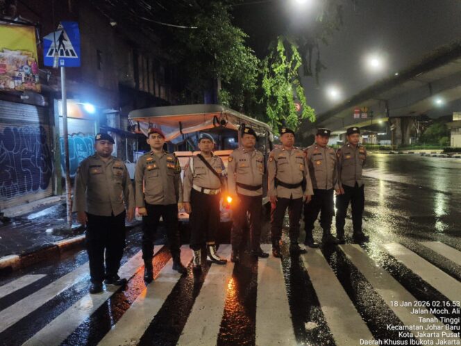 
					Patroli Cipta Kondisi Dini Hari, Polsek Johar Baru Pastikan Wilayah Aman dan Kondusif