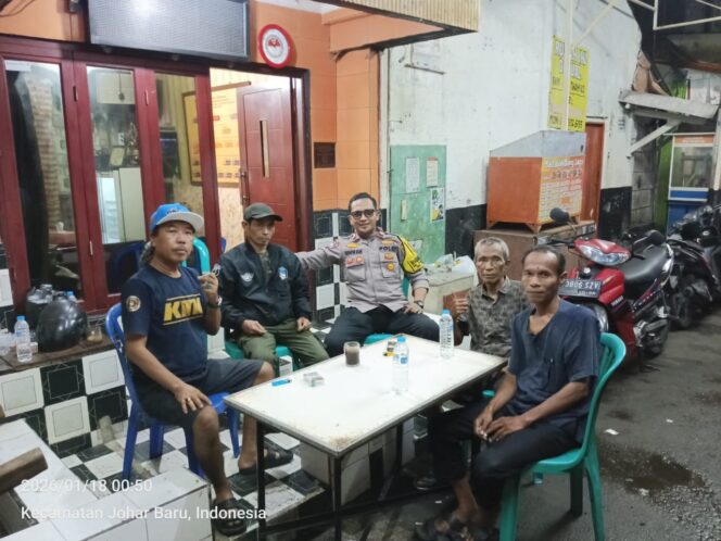 
					Kunjungan dan Sambang Pos Siskamling, Bhabinkamtibmas Kampung Rawa Perkuat Keamanan Lingkungan