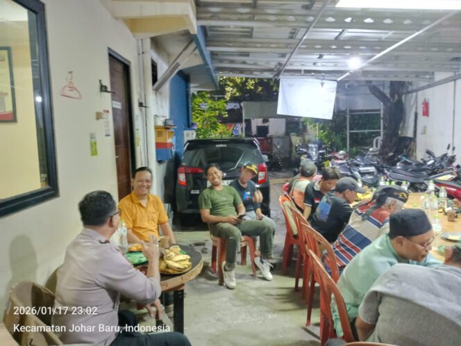 
					Cooling System dan Sambang RW 02 Kampung Rawa, Polisi Perkuat Sinergi Jaga Kamtibmas Malam Hari