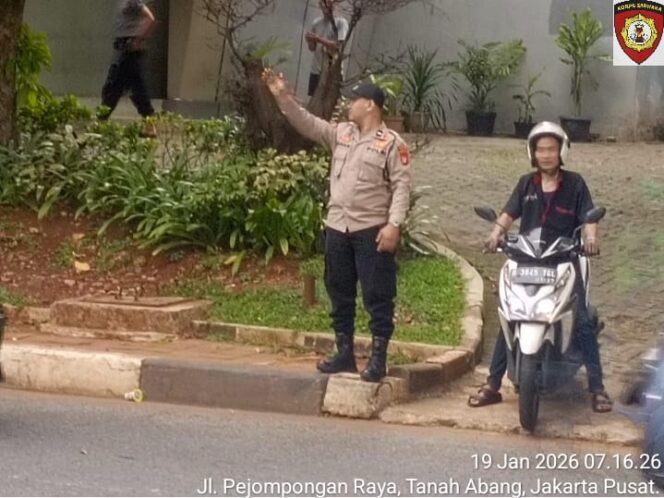 
					Pengaturan Lalu Lintas dan Strong Point Pagi Hari Dalam Rangka Kamseltibcarlantas di TL. Pejompongan
