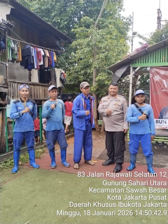 
					Polisi Turun Cek Banjir” Di Kelurahan Gunung Sahari Utara, Warga Merasa Lebih Tenang