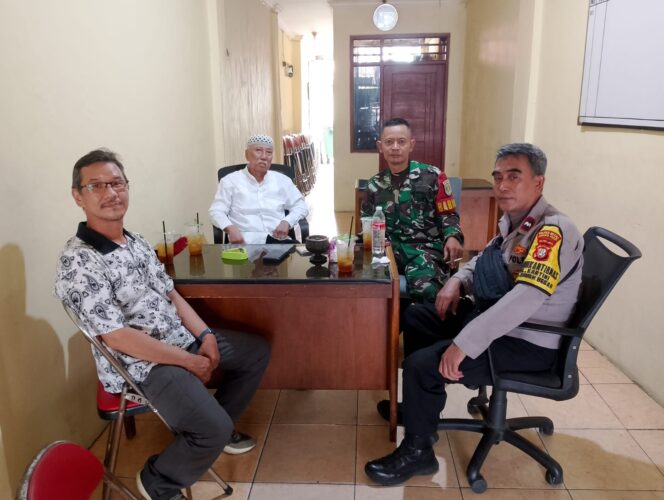 
					Bhabinkamtibmas Sambangi Warga Kartini Usai Hujan Deras, Bahas Lingkungan dan Kamtibmas