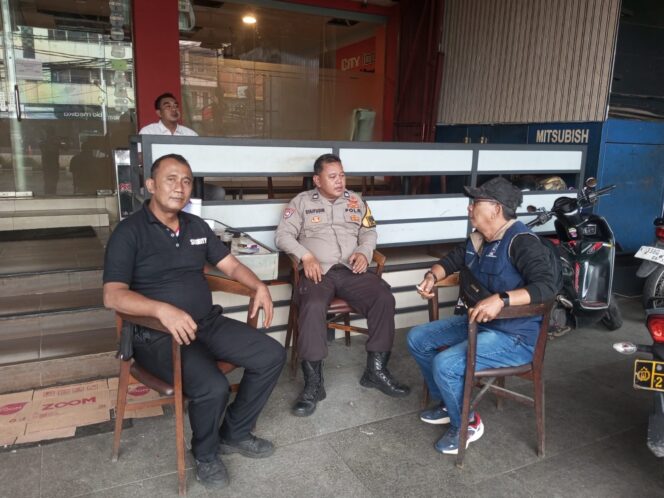 
					Polisi Ngobrol Santai Bersama Warga Sawah Besar” Ajak Jaga Lingkungan Aman