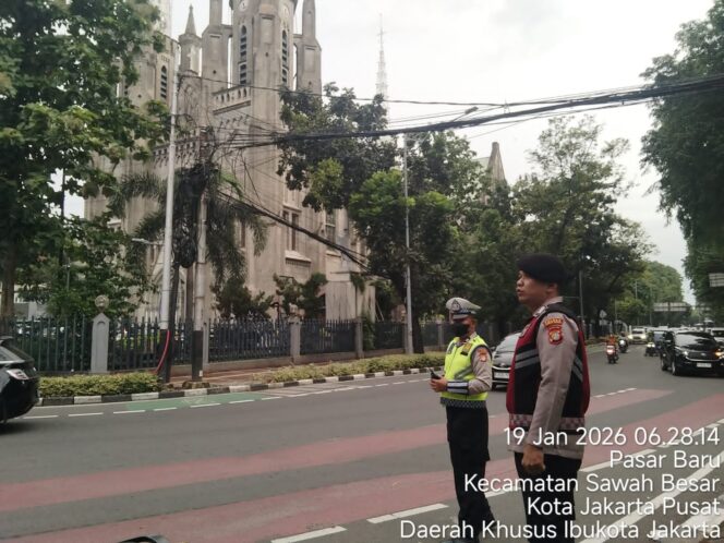 
					Pelayanan Polri Pagi, Polsek Sawah Besar Atur Lalu Lintas Di Sepanjang Jl. Gunung Sahari Raya