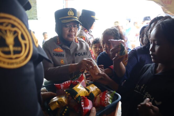 
					Pengungsian Banjir Bekasi Dikunjungi Wapres, Polri Pastikan Warga Terlayani