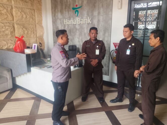 
					Bhabinkamtibmas Benhil Sambangi Kantor Hana Bank, Perkuat Keamanan dan Sinergi Kamtibmas