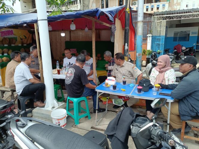 
					Patroli dan Sambang RW 09, Bhabinkamtibmas Kebon Kacang Sampaikan Pesan Kamtibmas