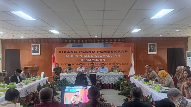 
					Polri Aktif Dukung Pembangunan, Polsek Kemayoran Hadiri Sidang Pleno Musrenbang Kecamatan