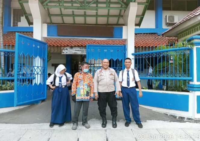 
					Humanis dan Preventif, Polisi Hadir Kawal Kepulangan Pelajar di Rawasari
