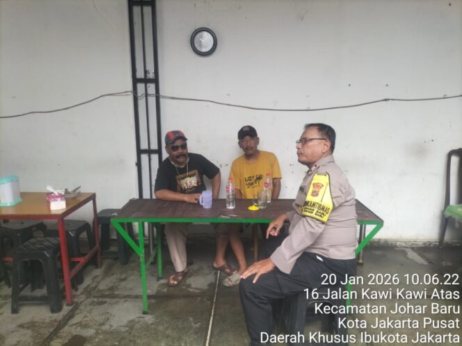 
					Hadir di Tengah Warga RW 08 Johar Baru, Polisi Patroli Dialogis Perkuat Kamtibmas dan Antisipasi Banjir