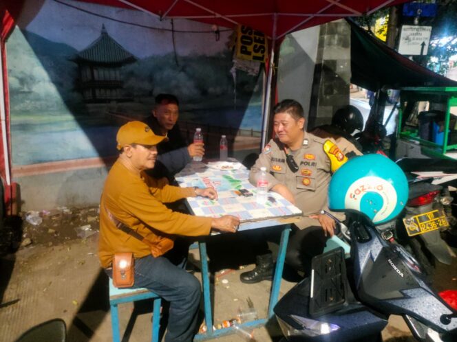 
					Bhabinkamtibmas Kebon Sirih Bersama Warga Perketat Pemantauan Perbatasan Kalipasir