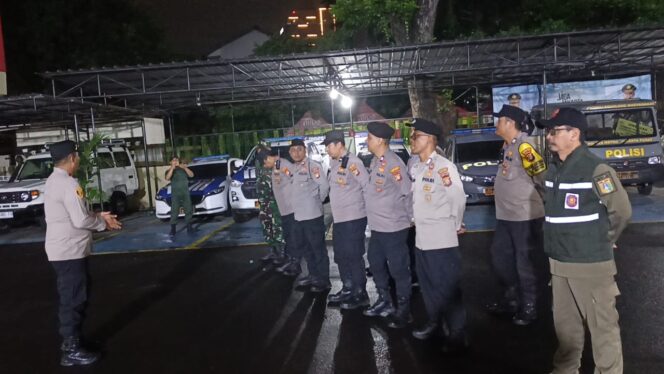
					Tengah Malam Polsek Metro Menteng Laksanakan Apel Patroli 3 Pilar Cegah Guankamtibmas