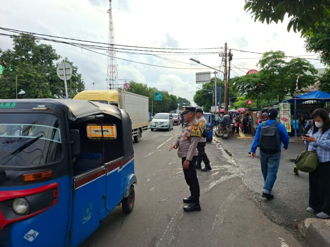 
					Ploting Sore di Depan Stasiun Kemayoran, Polisi Pastikan Lalin Lancar dan Wilayah Aman
