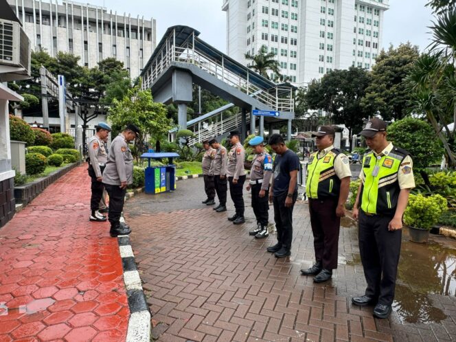 
					Polisi Gelar Apel Pelayanan Aksi Mahasiswa di Kemenkeu Sawah Besar