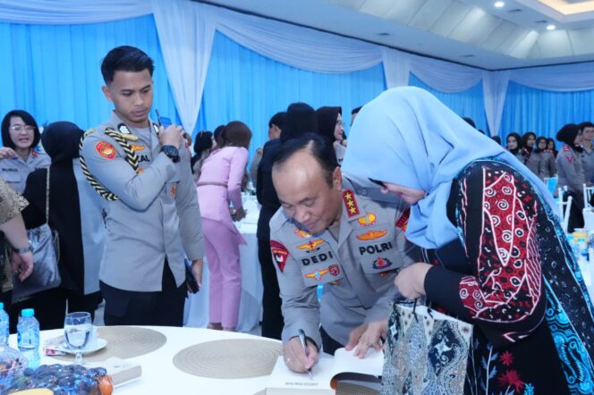 
					WAKAPOLRI BUKA STRATEGI DAN DINAMIKA PENANGANAN TPPO LEWAT PELUNCURAN & BEDAH BUKU