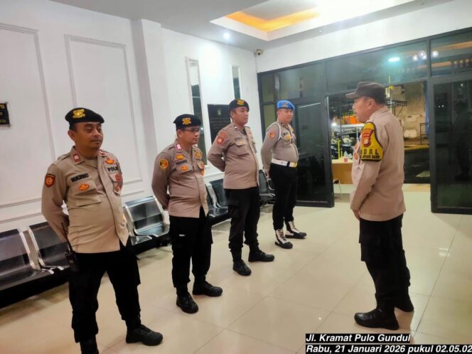 
					Panit Binmas Pimpin Apel Patroli Cipta Kondisi, Polsek Johar Baru Antisipasi Guantibmas Dini Hari