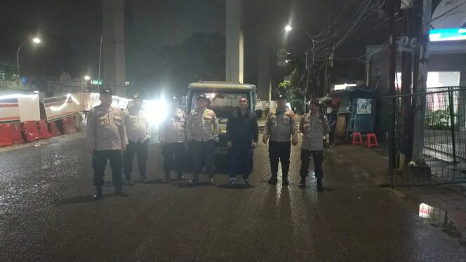 
					Patroli Tiga Pilar Perketat Perbatasan Menteng Manggarai, Tawuran Warga Diantisipasi