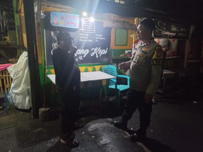 
					Bhabinkamtibmas Kebon Kacang Sambangi Pos Siskamling RW 08, Perkuat Peran Warga Cegah Tawuran dan Gangguan Kamtibmas