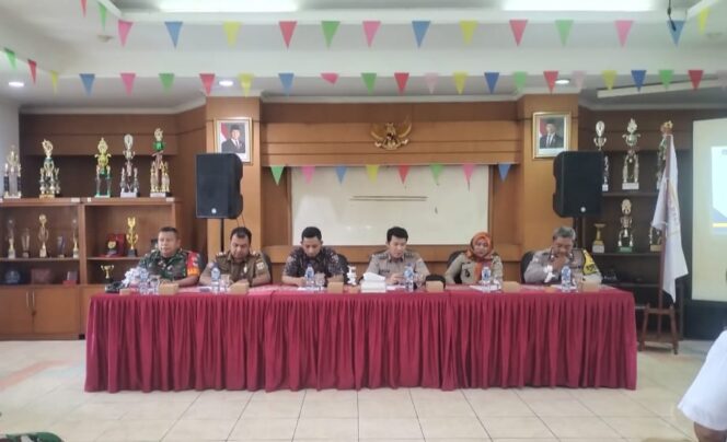 
					Bhabinkamtibmas Hadir Dalam Ra-kor Rencana Tertibkan Bangli dan PKL di Mangga Dua Selatan