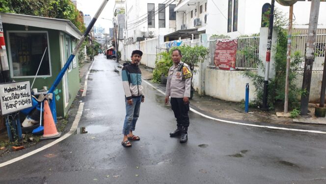 
					Polisi Cek Pintu Air Istiqlal dan Pompa, Antisipasi Banjir di Pasar Baru