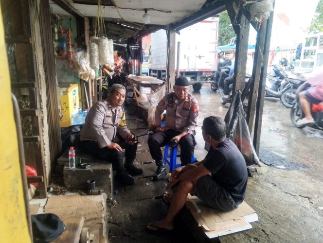 
					Kapolsubsektor Sambangi Warga Mangga Dua Selatan, Tekankan Cegah Tawuran dan Curanmor