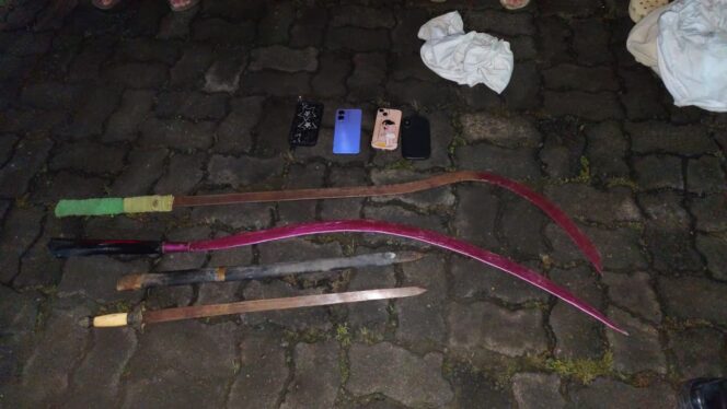 
					Patroli Gabungan Brimob–Polres Jaktim Sita Sejumlah Sajam, Rencana Tawuran Digagalkan