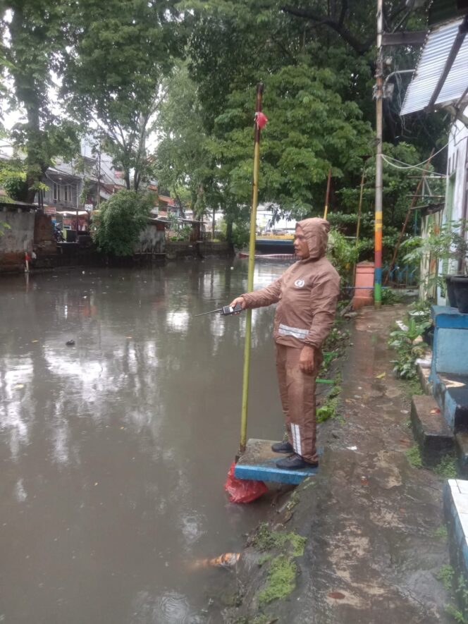 
					Pengecekan Genangan Air di Galur, Aktivitas Warga Tetap Normal