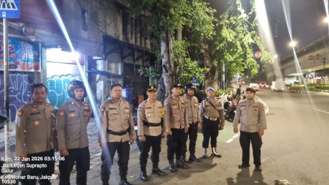 
					Patroli Dini Hari Digelar, Wilayah Johar Baru Terpantau Aman dan Kondusif