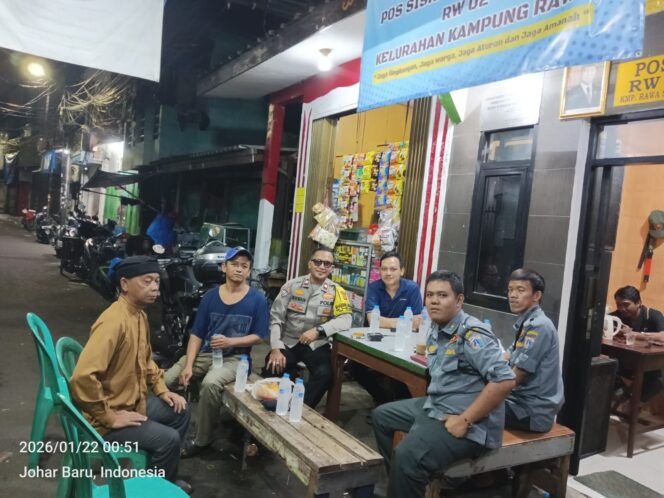 
					Bhabinkamtibmas Sambangi Pos Siskamling Kampung Rawa, Perkuat Sinergi Jaga Keamanan Lingkungan