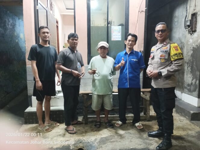 
					Kehadiran Bhabinkamtibmas di Pos Siskamling Dorong Lingkungan RW 08 Kampung Rawa Tetap Kondusif