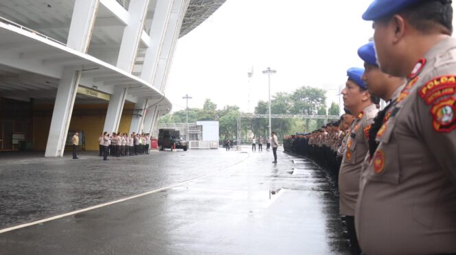 
					Libatkan 1.300 Personel, Polda Metro Jaya Amankan Laga Persija vs Madura United di GBK