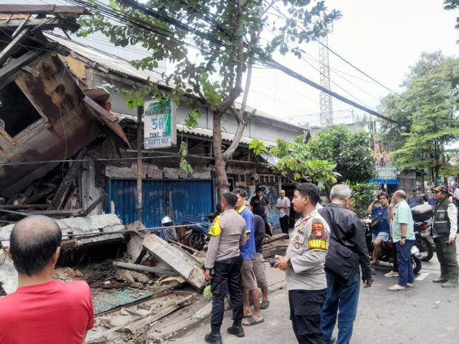 
					Polri Gerak Cepat Cek TKP Bangunan Roboh di Kemayoran, Pastikan Situasi Aman dan Nihil Korban