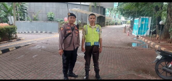 
					Polisi Tempel Barcode Sahabat Patroli di Kantor Kementerian Haji dan Umrah, Laporan Kamtibmas Kini Lebih Mudah