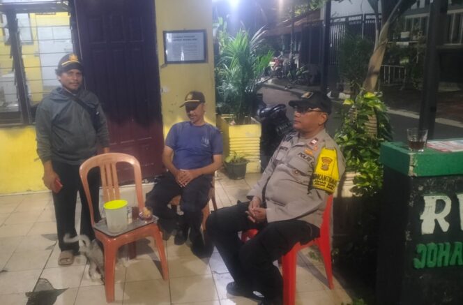 
					Malam Libur Sekolah, Polisi Perkuat Patroli Dialogis Bersama Satkamling RW 09