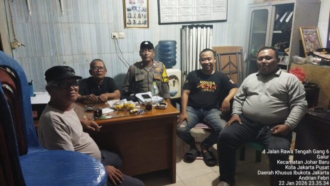
					Perkuat Keamanan Lingkungan, Polisi Sambangi Pos Kamling RW 06 Galur