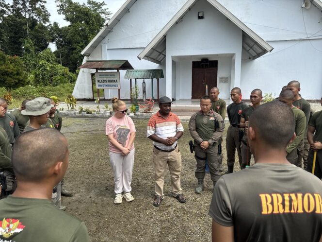 
					Operasi Damai Cartenz 2026 Wujudkan Kedamaian melalui Aksi Bersih Gereja di Kuala Kencana