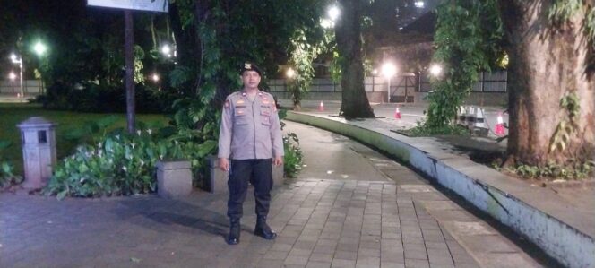
					Patroli Samapta 1041 Perkuat Keamanan Malam di Taman Suropati