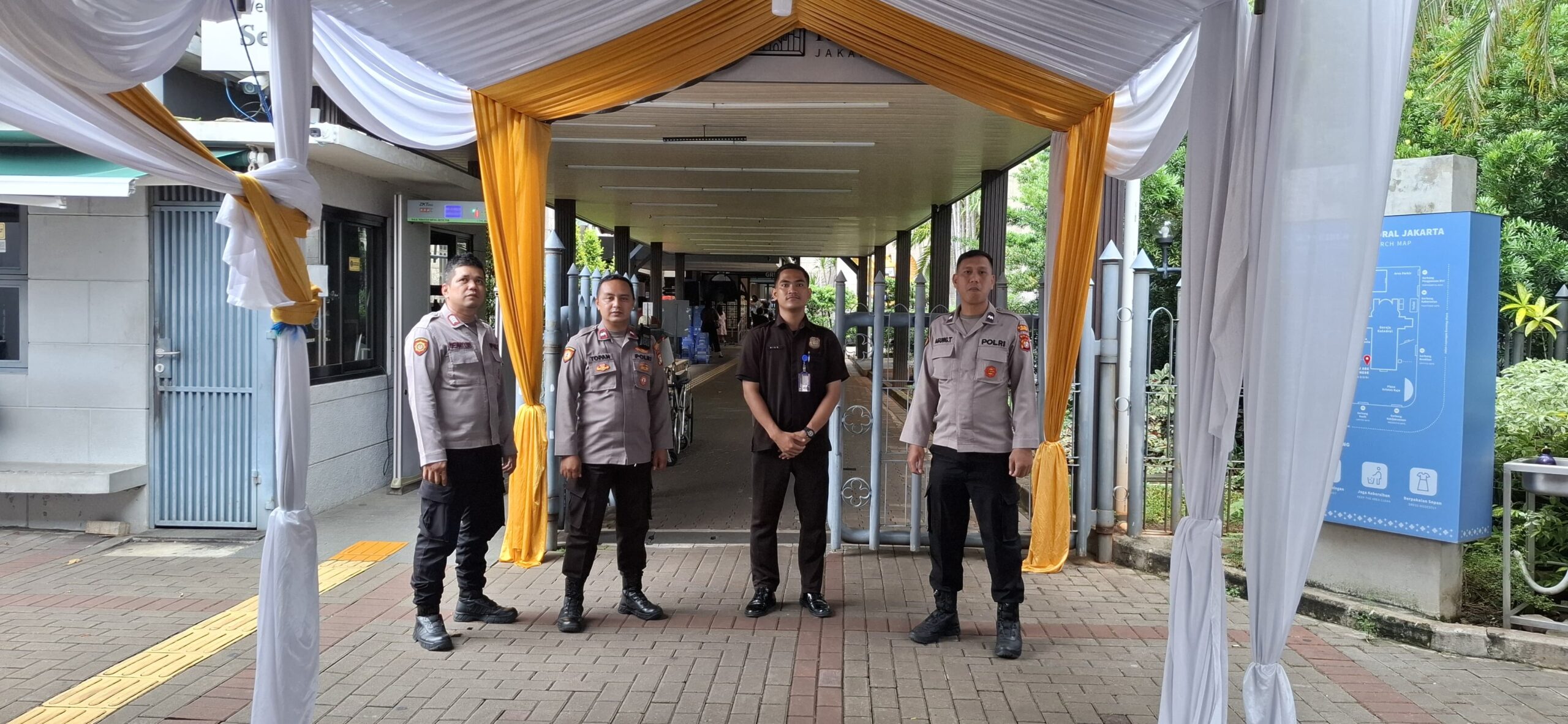 Pengamanan Humanis Polri, Ibadah Minggu di Katedral Berjalan Aman
