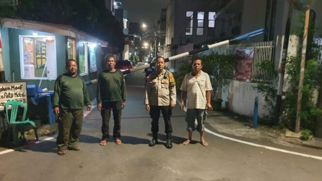 
					Sambang Satkamling Pasar Baru, Polisi Pastikan Portalisasi Keamanan Lingkungan