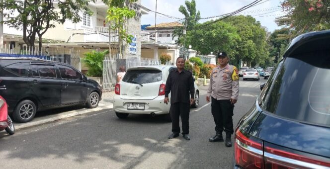 
					Bhabinkamtibmas Gondangdia Perkuat Pengamanan Gereja HKBP Menteng