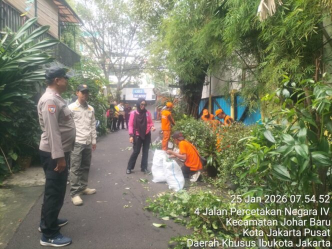 
					Gerebek Lumpur RW 09 Johar Baru, Polisi–Pemda Bersinergi Wujudkan Lingkungan Bersih dan Sehat